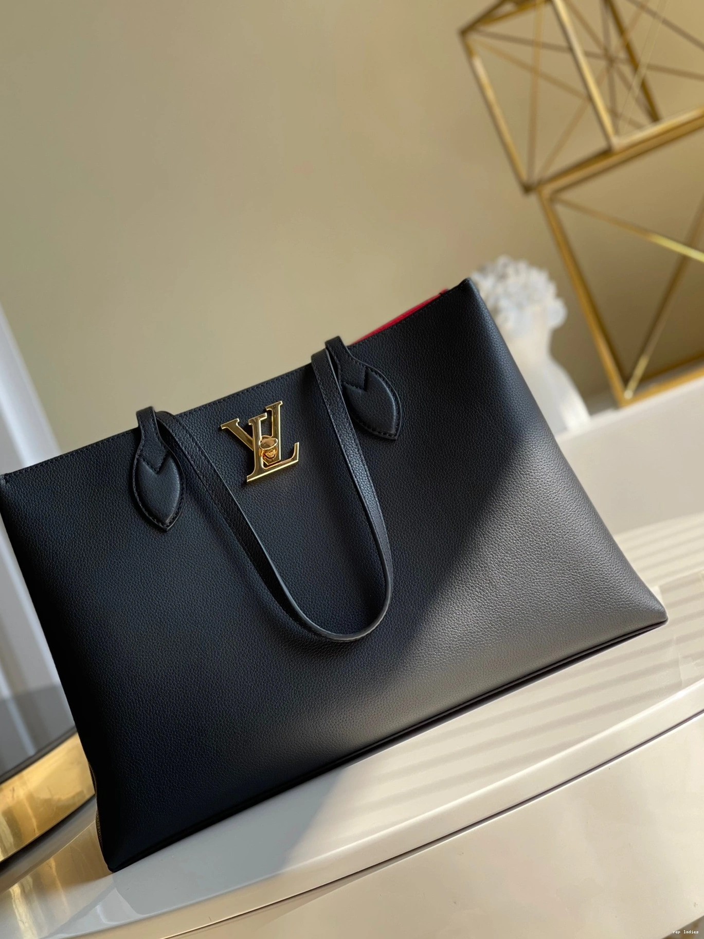 Cheap LOCKME LOUIS VUITTON SHOPPER 0819